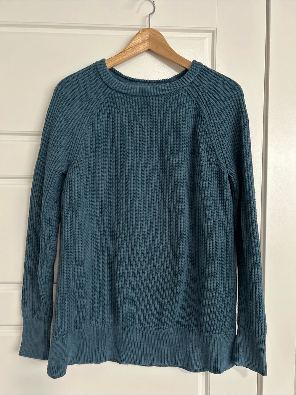 L.L. Bean blue women’s L Ribbed Crewneck Sweater